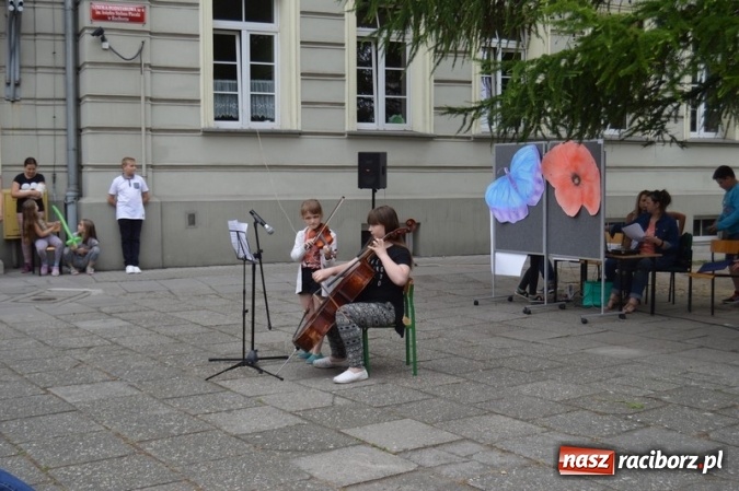 Zdjęcie w galerii na portalu naszraciborz.pl: Piknik rodzinny w SP 4  wiadomości z regionu