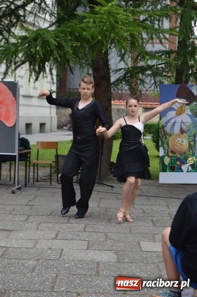 Zdjęcie w galerii na portalu naszraciborz.pl: Piknik rodzinny w SP 4  wiadomości z regionu