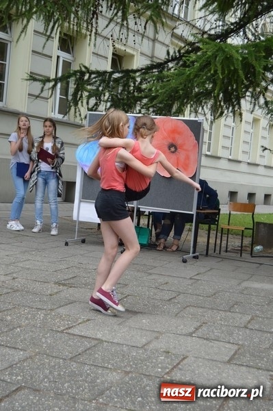 Zdjęcie w galerii na portalu naszraciborz.pl: Piknik rodzinny w SP 4  wiadomości z regionu