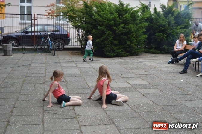 Zdjęcie w galerii na portalu naszraciborz.pl: Piknik rodzinny w SP 4  wiadomości z regionu