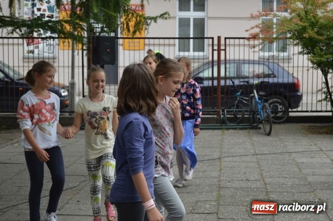 Zdjęcie w galerii na portalu naszraciborz.pl: Piknik rodzinny w SP 4  wiadomości z regionu