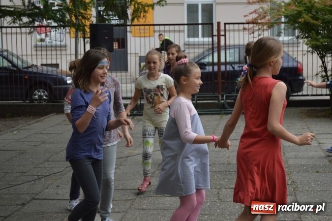 Zdjęcie w galerii na portalu naszraciborz.pl: Piknik rodzinny w SP 4  wiadomości z regionu