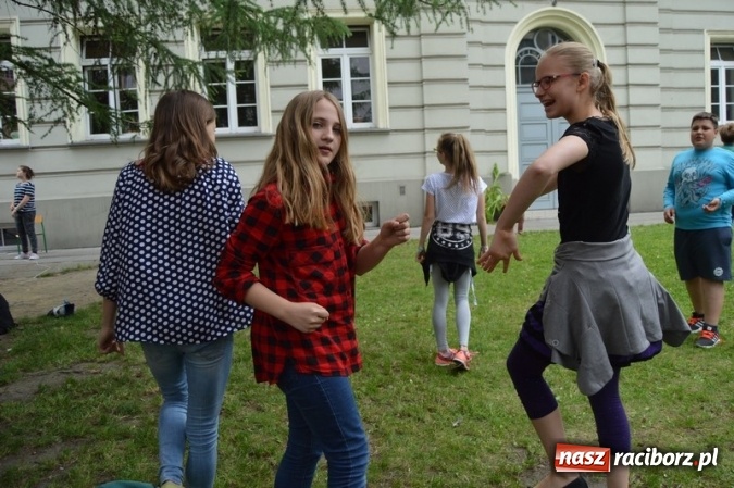 Zdjęcie w galerii na portalu naszraciborz.pl: Piknik rodzinny w SP 4  wiadomości z regionu