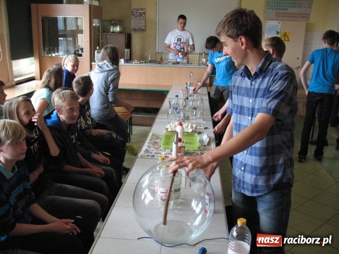 Zdjęcie w galerii na portalu naszraciborz.pl: Festiwal Nauki w Gimnazjum w Pietrowicach Wielkich wiadomości z regionu