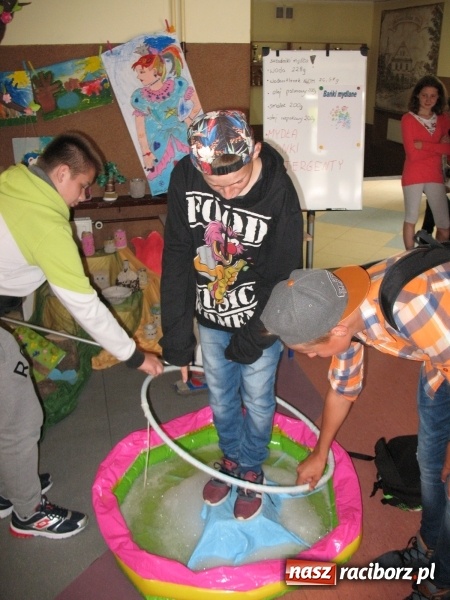 Zdjęcie w galerii na portalu naszraciborz.pl: Festiwal Nauki w Gimnazjum w Pietrowicach Wielkich wiadomości z regionu