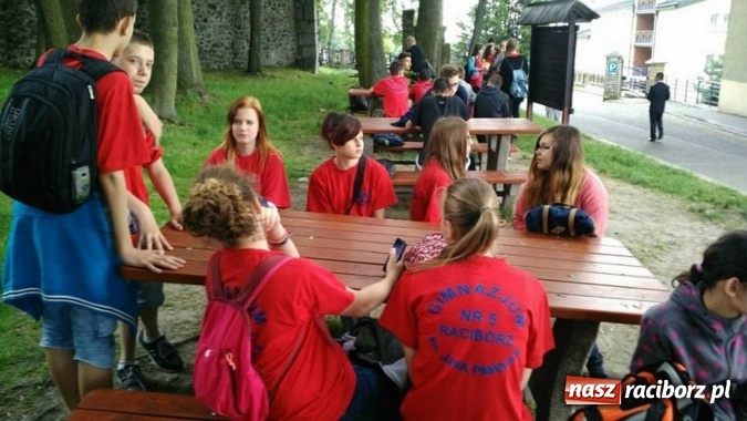 Zdjęcie w galerii na portalu naszraciborz.pl: Gimnazjaliści z Gimnazjum nr 5 na Górze Świętej Anny  wiadomości z regionu