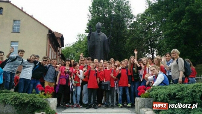 Zdjęcie w galerii na portalu naszraciborz.pl: Gimnazjaliści z Gimnazjum nr 5 na Górze Świętej Anny  wiadomości z regionu
