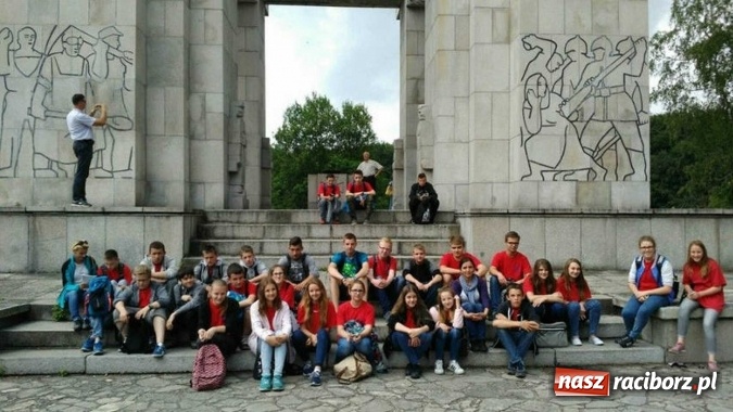 Zdjęcie w galerii na portalu naszraciborz.pl: Gimnazjaliści z Gimnazjum nr 5 na Górze Świętej Anny  wiadomości z regionu