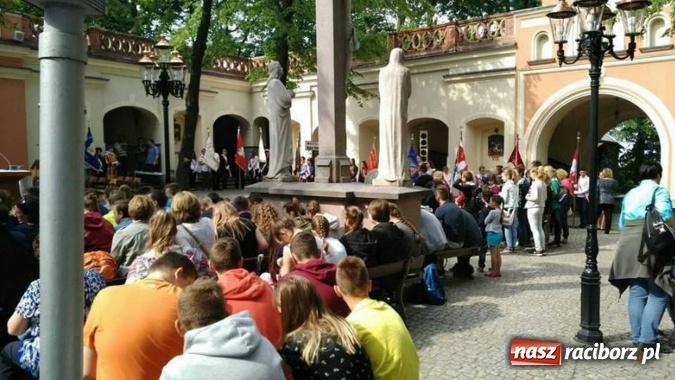 Zdjęcie w galerii na portalu naszraciborz.pl: Gimnazjaliści z Gimnazjum nr 5 na Górze Świętej Anny  wiadomości z regionu