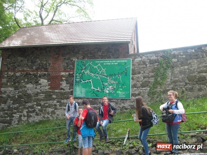 Zdjęcie w galerii na portalu naszraciborz.pl: Gimnazjaliści z Gimnazjum nr 5 na Górze Świętej Anny  wiadomości z regionu