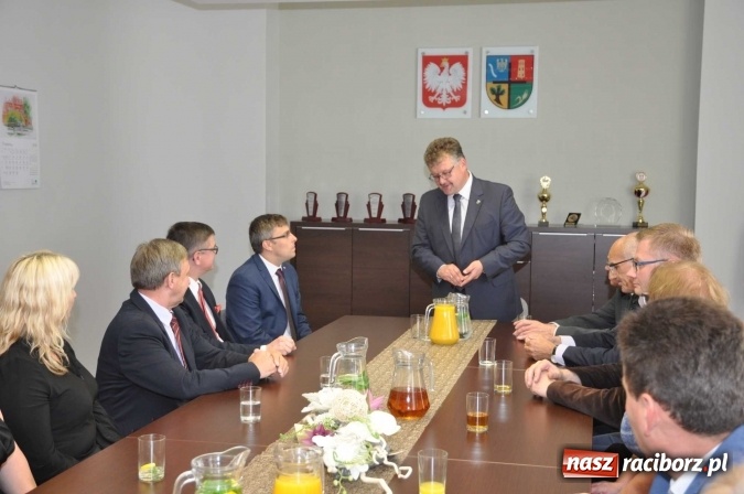 Zdjęcie w galerii na portalu naszraciborz.pl: Wojewoda śląski spotkał się z samorządowcami Krzyżanowic  wiadomości z regionu