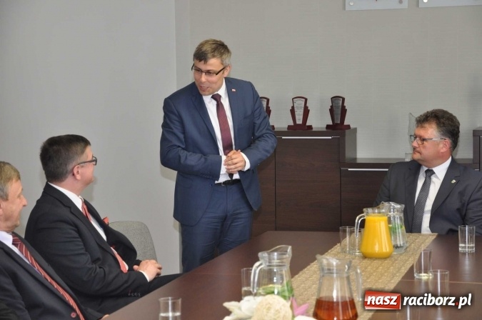 Zdjęcie w galerii na portalu naszraciborz.pl: Wojewoda śląski spotkał się z samorządowcami Krzyżanowic  wiadomości z regionu