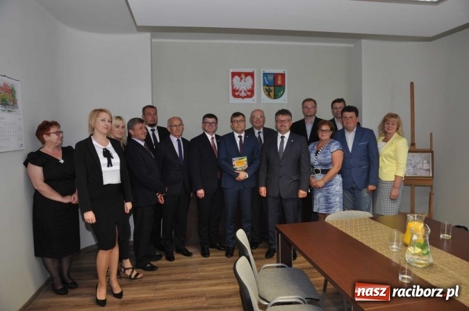 Zdjęcie w galerii na portalu naszraciborz.pl: Wojewoda śląski spotkał się z samorządowcami Krzyżanowic  wiadomości z regionu