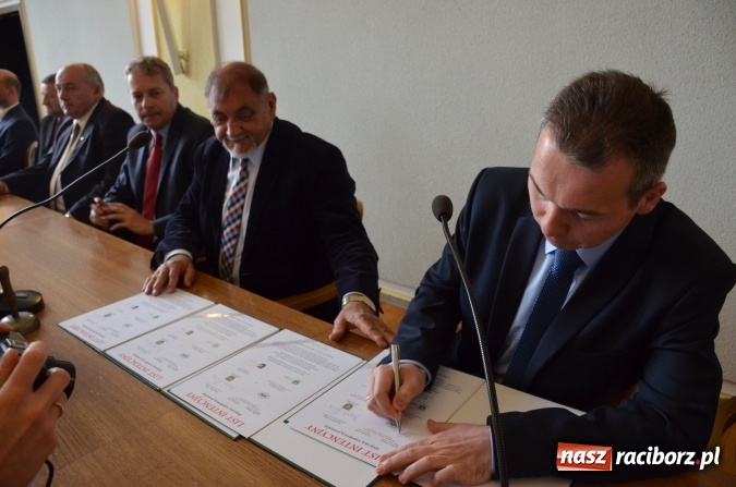 Zdjęcie w galerii na portalu naszraciborz.pl: W Żywcu podpisano porozumienie na rzecz ochrony powietrza wiadomości z regionu