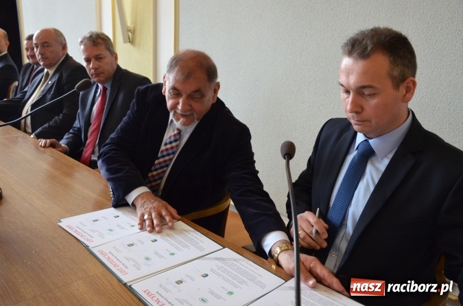 Zdjęcie w galerii na portalu naszraciborz.pl: W Żywcu podpisano porozumienie na rzecz ochrony powietrza wiadomości z regionu