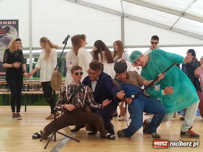 Zdjęcie w galerii na portalu naszraciborz.pl: IRREALIS po raz kolejny ze spektaklem w pałacu w Wojnowicach  wiadomości z regionu