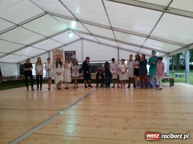 Zdjęcie w galerii na portalu naszraciborz.pl: IRREALIS po raz kolejny ze spektaklem w pałacu w Wojnowicach  wiadomości z regionu