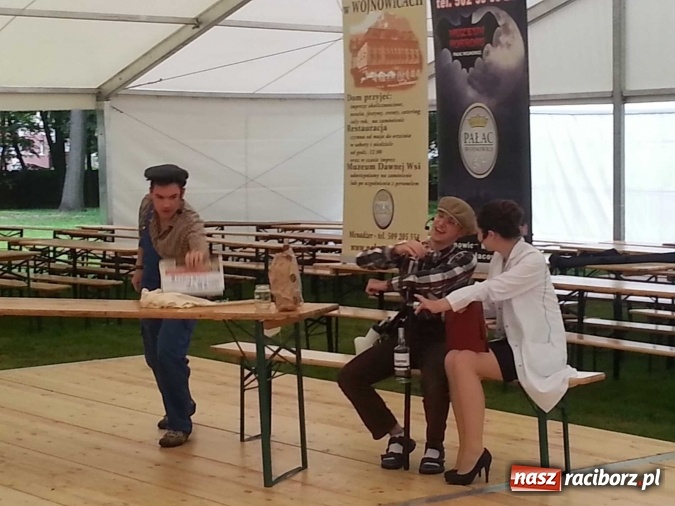 Zdjęcie w galerii na portalu naszraciborz.pl: IRREALIS po raz kolejny ze spektaklem w pałacu w Wojnowicach  wiadomości z regionu