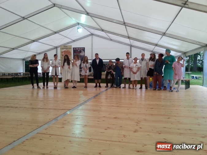 Zdjęcie w galerii na portalu naszraciborz.pl: IRREALIS po raz kolejny ze spektaklem w pałacu w Wojnowicach  wiadomości z regionu