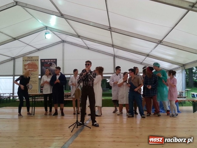 Zdjęcie w galerii na portalu naszraciborz.pl: IRREALIS po raz kolejny ze spektaklem w pałacu w Wojnowicach  wiadomości z regionu