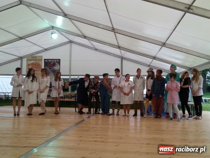 Zdjęcie w galerii na portalu naszraciborz.pl: IRREALIS po raz kolejny ze spektaklem w pałacu w Wojnowicach  wiadomości z regionu