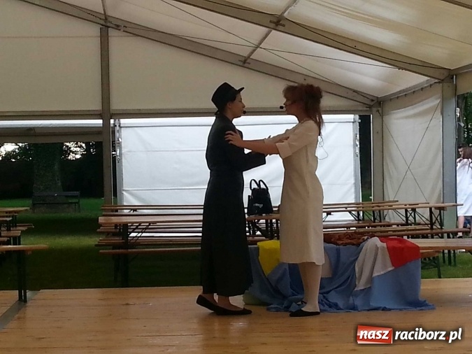 Zdjęcie w galerii na portalu naszraciborz.pl: IRREALIS po raz kolejny ze spektaklem w pałacu w Wojnowicach  wiadomości z regionu