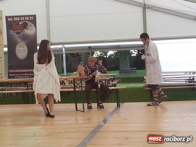 Zdjęcie w galerii na portalu naszraciborz.pl: IRREALIS po raz kolejny ze spektaklem w pałacu w Wojnowicach  wiadomości z regionu