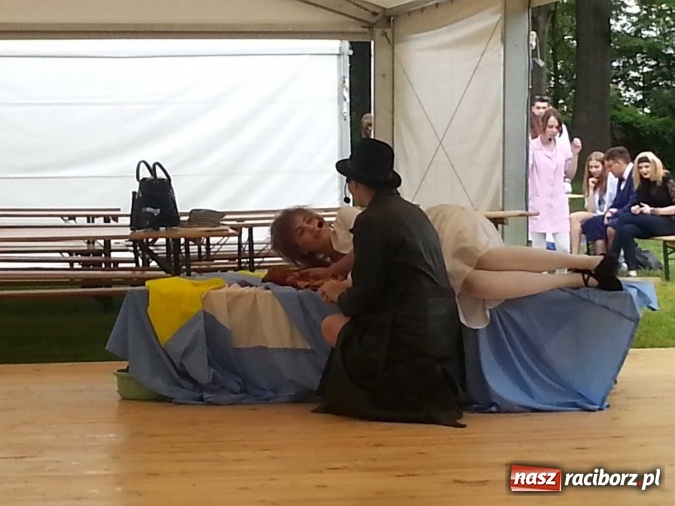 Zdjęcie w galerii na portalu naszraciborz.pl: IRREALIS po raz kolejny ze spektaklem w pałacu w Wojnowicach  wiadomości z regionu