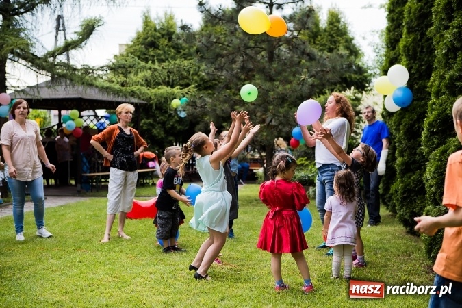 Zdjęcie w galerii na portalu naszraciborz.pl: Piknik rodzinny uczestników projektu Drugiemu Człowiekowi wiadomości z regionu