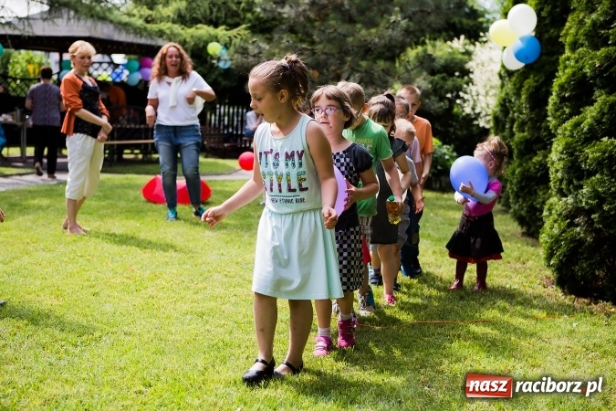 Zdjęcie w galerii na portalu naszraciborz.pl: Piknik rodzinny uczestników projektu Drugiemu Człowiekowi wiadomości z regionu