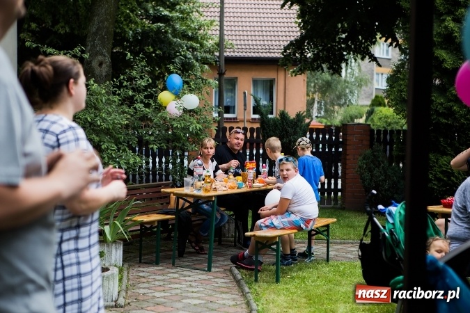 Zdjęcie w galerii na portalu naszraciborz.pl: Piknik rodzinny uczestników projektu Drugiemu Człowiekowi wiadomości z regionu