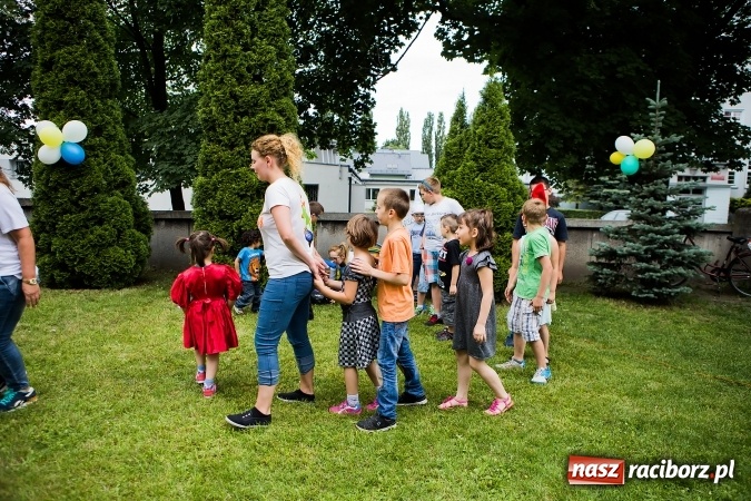 Zdjęcie w galerii na portalu naszraciborz.pl: Piknik rodzinny uczestników projektu Drugiemu Człowiekowi wiadomości z regionu