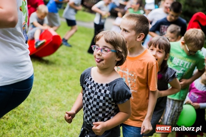 Zdjęcie w galerii na portalu naszraciborz.pl: Piknik rodzinny uczestników projektu Drugiemu Człowiekowi wiadomości z regionu