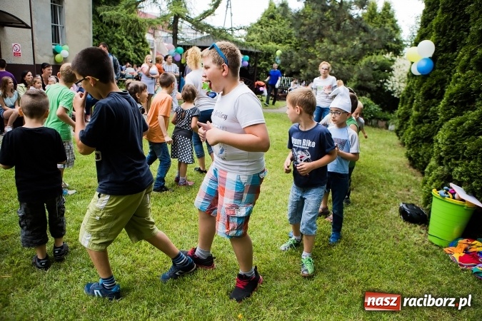 Zdjęcie w galerii na portalu naszraciborz.pl: Piknik rodzinny uczestników projektu Drugiemu Człowiekowi wiadomości z regionu