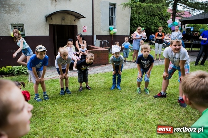 Zdjęcie w galerii na portalu naszraciborz.pl: Piknik rodzinny uczestników projektu Drugiemu Człowiekowi wiadomości z regionu