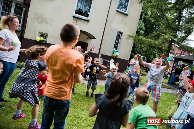 Zdjęcie w galerii na portalu naszraciborz.pl: Piknik rodzinny uczestników projektu Drugiemu Człowiekowi wiadomości z regionu
