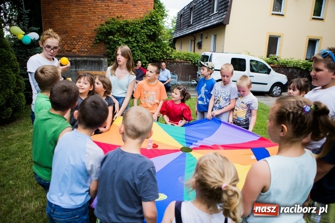 Zdjęcie w galerii na portalu naszraciborz.pl: Piknik rodzinny uczestników projektu Drugiemu Człowiekowi wiadomości z regionu