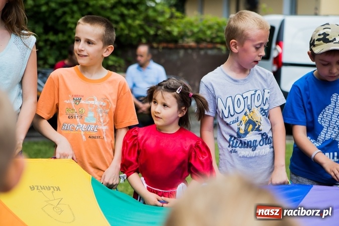 Zdjęcie w galerii na portalu naszraciborz.pl: Piknik rodzinny uczestników projektu Drugiemu Człowiekowi wiadomości z regionu