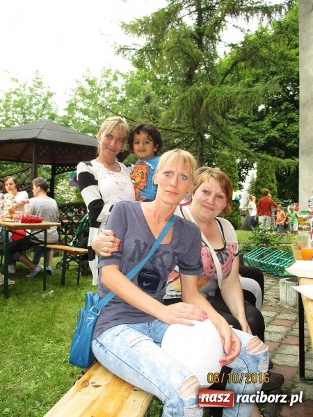 Zdjęcie w galerii na portalu naszraciborz.pl: Piknik rodzinny uczestników projektu Drugiemu Człowiekowi wiadomości z regionu