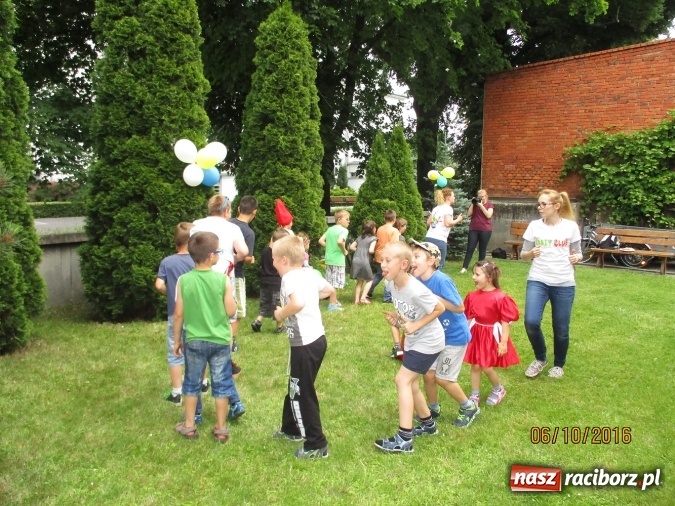 Zdjęcie w galerii na portalu naszraciborz.pl: Piknik rodzinny uczestników projektu Drugiemu Człowiekowi wiadomości z regionu