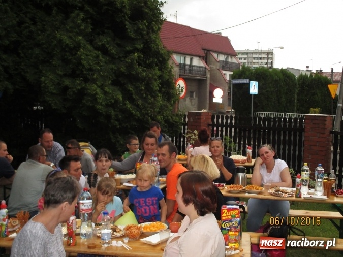 Zdjęcie w galerii na portalu naszraciborz.pl: Piknik rodzinny uczestników projektu Drugiemu Człowiekowi wiadomości z regionu
