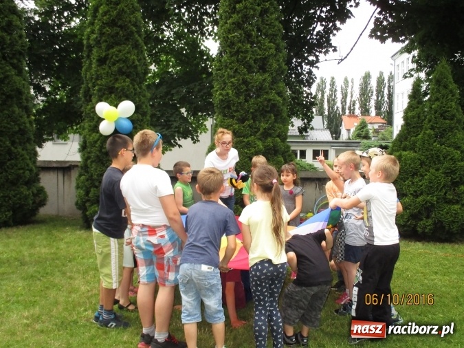 Zdjęcie w galerii na portalu naszraciborz.pl: Piknik rodzinny uczestników projektu Drugiemu Człowiekowi wiadomości z regionu