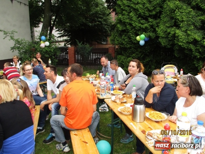 Zdjęcie w galerii na portalu naszraciborz.pl: Piknik rodzinny uczestników projektu Drugiemu Człowiekowi wiadomości z regionu