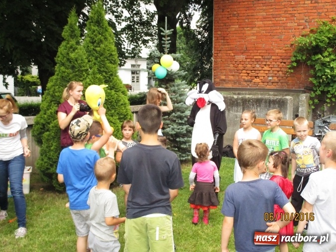 Zdjęcie w galerii na portalu naszraciborz.pl: Piknik rodzinny uczestników projektu Drugiemu Człowiekowi wiadomości z regionu
