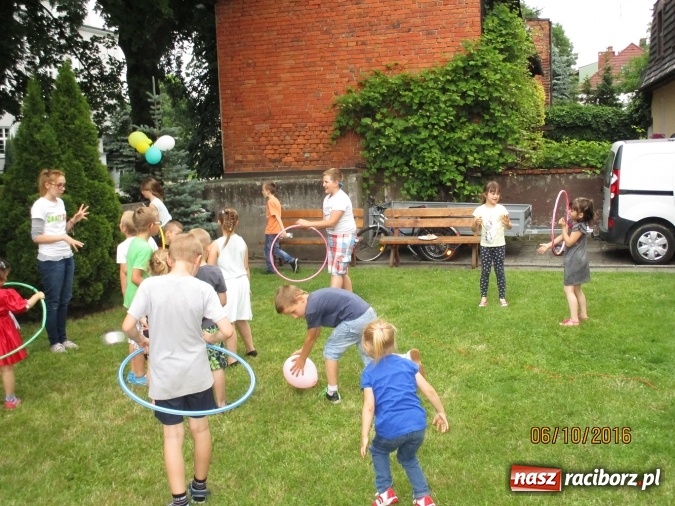 Zdjęcie w galerii na portalu naszraciborz.pl: Piknik rodzinny uczestników projektu Drugiemu Człowiekowi wiadomości z regionu