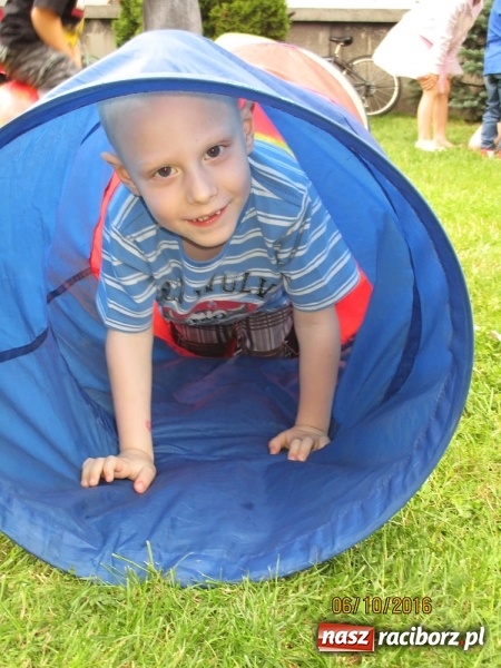 Zdjęcie w galerii na portalu naszraciborz.pl: Piknik rodzinny uczestników projektu Drugiemu Człowiekowi wiadomości z regionu