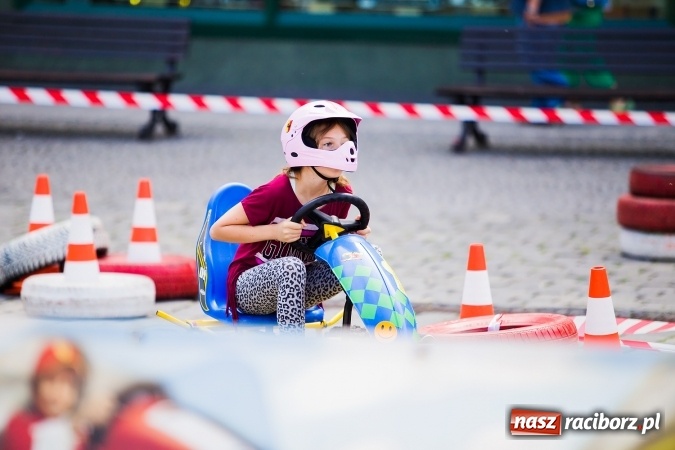 Zdjęcie w galerii na portalu naszraciborz.pl: Festyn ekologiczny z gokartami na raciborskim rynku wiadomości z regionu
