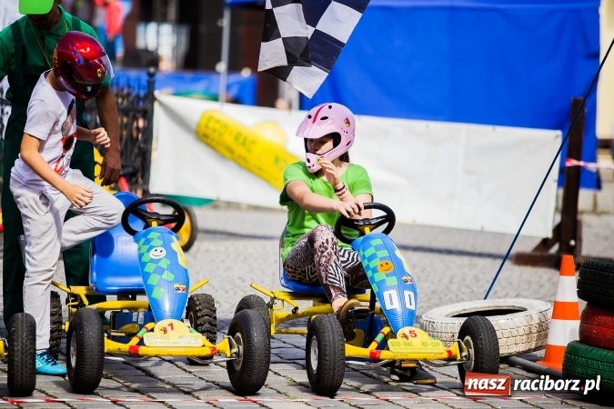 Zdjęcie w galerii na portalu naszraciborz.pl: Festyn ekologiczny z gokartami na raciborskim rynku wiadomości z regionu