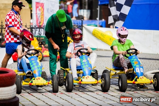 Zdjęcie w galerii na portalu naszraciborz.pl: Festyn ekologiczny z gokartami na raciborskim rynku wiadomości z regionu