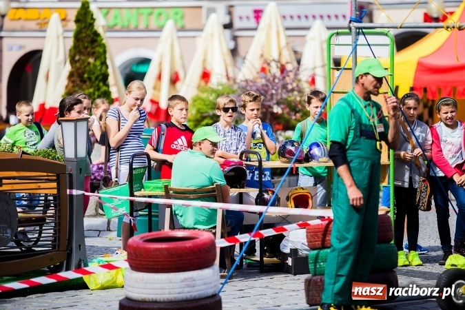Zdjęcie w galerii na portalu naszraciborz.pl: Festyn ekologiczny z gokartami na raciborskim rynku wiadomości z regionu